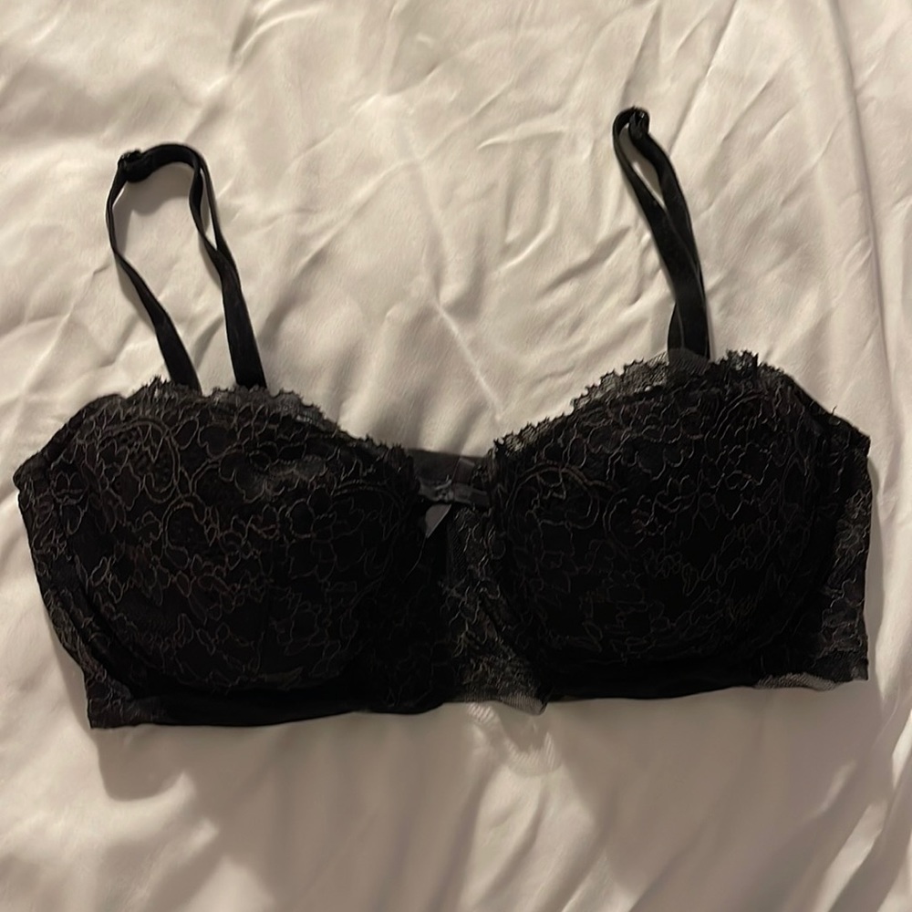 VICTORIA’S SECRET BLACK LACE BRA
